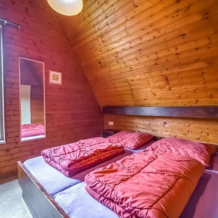 Vakantiehuis Geraeumiges Mit Privater Terrasse