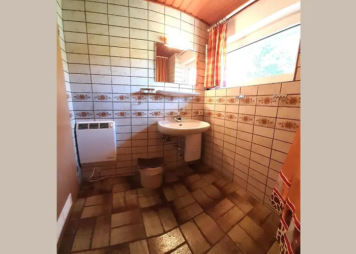 Geraeumiges Mit Privater Terrasse